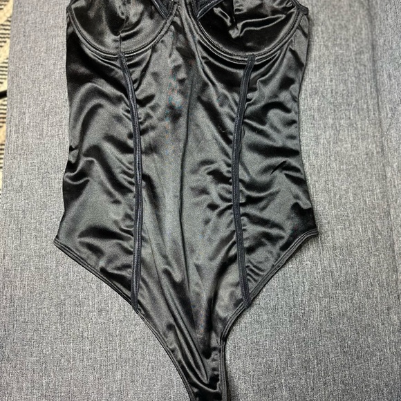 FOREVER 21 | Black & Lace Body Suit - Picture 3 of 3